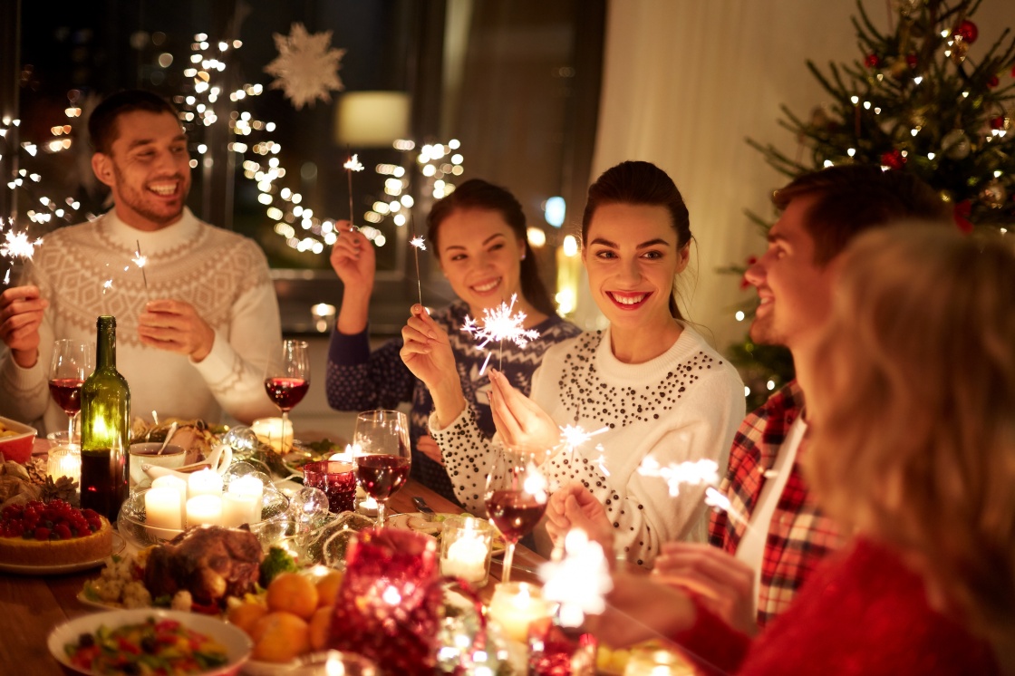 Tegangan Listrik Tetap Stabil Saat Kumpul Keluarga di Hari Natal dengan AC Panasonic si-BiRU yang Tangguh